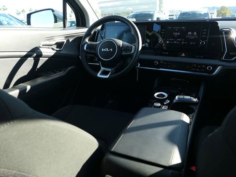 Certified 2025 Kia Sportage LX image 24