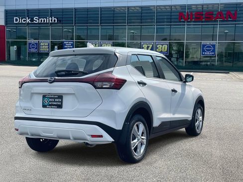 New 2025 Nissan Kicks Play S image 6