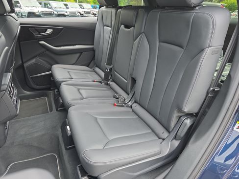 Certified 2025 Audi Q7 2.0T Premium w/ Convenience Plus Package AWD/4WD image 17