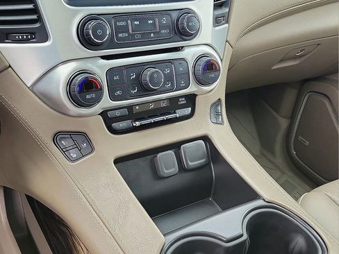 Used 2019 GMC Yukon SLT w/ Premium Edition AWD/4WD image 17