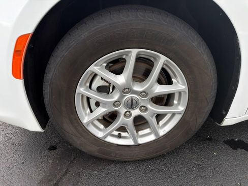 Used 2022 Chrysler Voyager LX FWD image 10