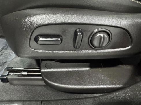 Used 2021 GMC Acadia SLT w/ Elevation Edition image 29