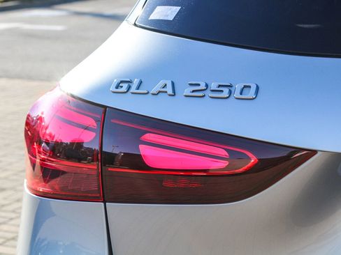 Certified 2026 Mercedes-Benz GLA 250 4MATIC image 10