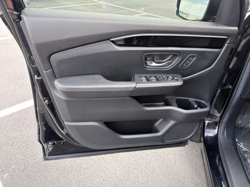 Used 2024 Honda Pilot Touring image 11