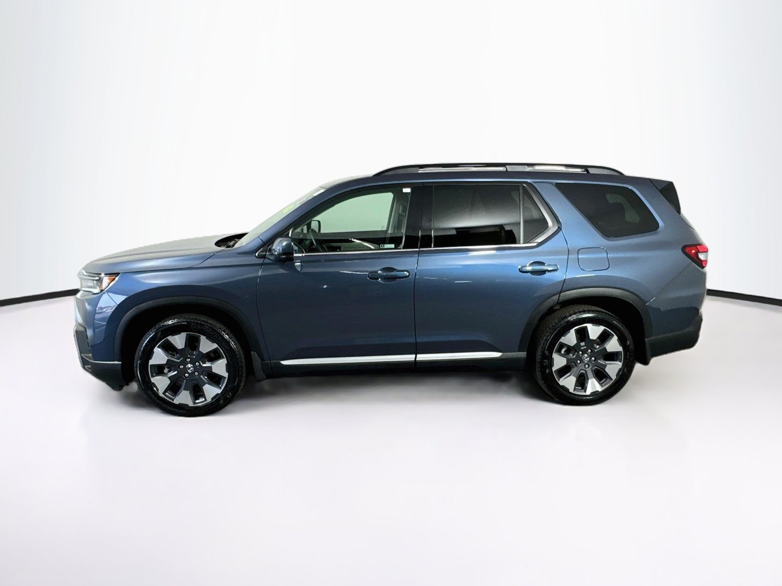 Used 2026 Honda Pilot Touring image 4