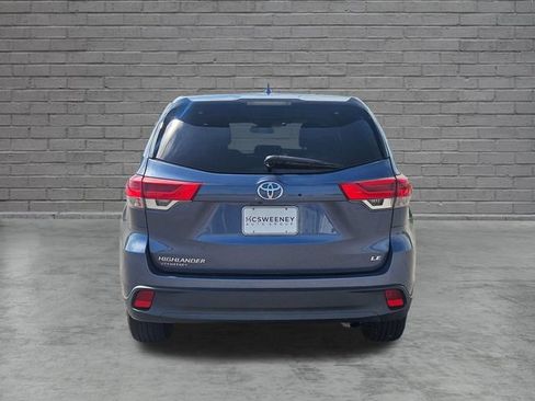 Used 2019 Toyota Highlander Plus FWD image 4