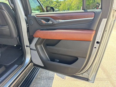 Used 2023 GMC Yukon XL Denali Ultimate AWD/4WD image 30