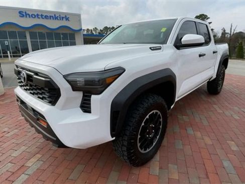 Used 2025 Toyota Tacoma TRD Off-Road image 5