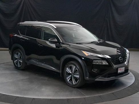 Used 2023 Nissan Rogue SL w/ SL Premium Package image 2