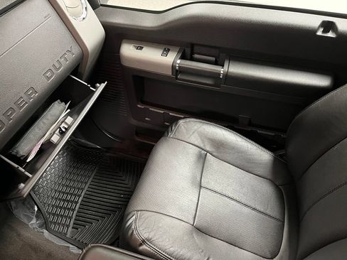 Used 2014 Ford F250 Lariat w/ Lariat Interior Package AWD/4WD image 40