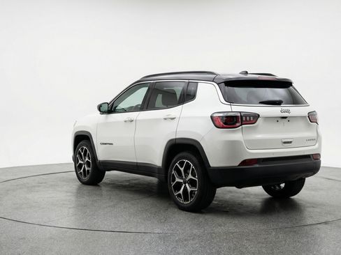 Used 2025 Jeep Compass Limited image 6