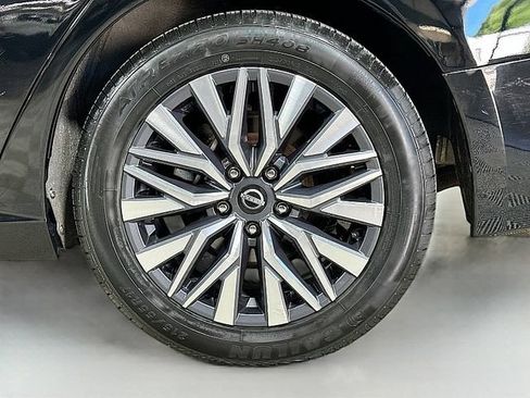 Used 2024 Nissan Altima 2.5 SV FWD image 30