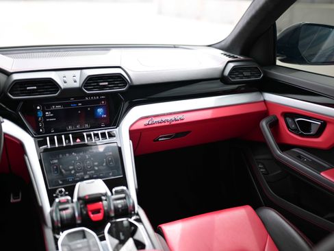 Used 2021 Lamborghini Urus image 13
