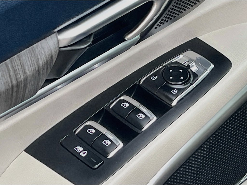 Used 2025 Kia Telluride EX w/ EX Captain's Chair Package AWD/4WD image 18
