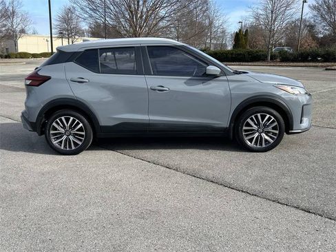 Used 2021 Nissan Kicks SV image 8