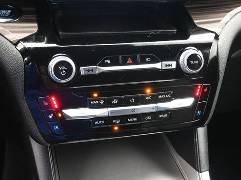 Used 2022 Ford Explorer Limited w/ Equipment Group 301A image 20