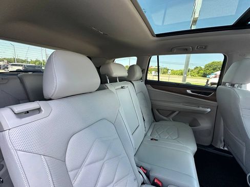 Used 2024 Volkswagen Atlas SE FWD image 25