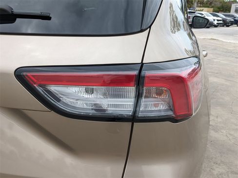 Used 2020 Ford Escape SE image 11