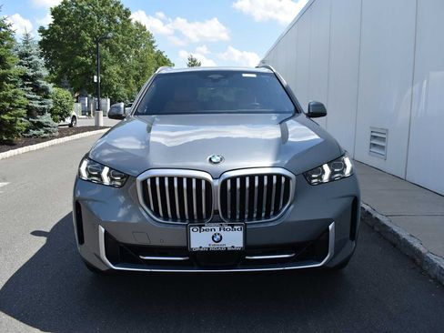 Used 2024 BMW X5 xDrive40i w/ Premium Package AWD/4WD image 2