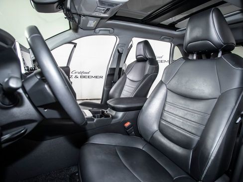 Used 2019 Toyota RAV4 Limited image 15