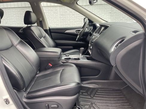 Used 2020 Nissan Pathfinder SL image 16