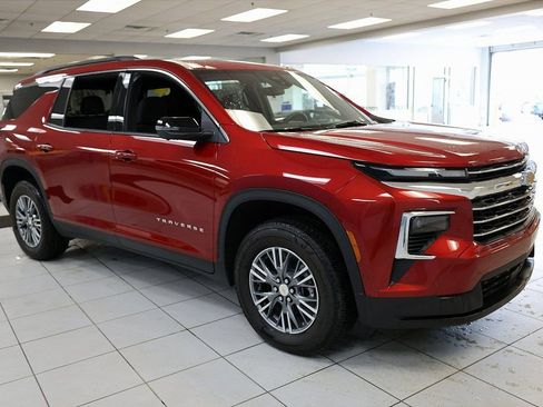 New 2025 Chevrolet Traverse LT w/ Enhanced Driving Package image 13