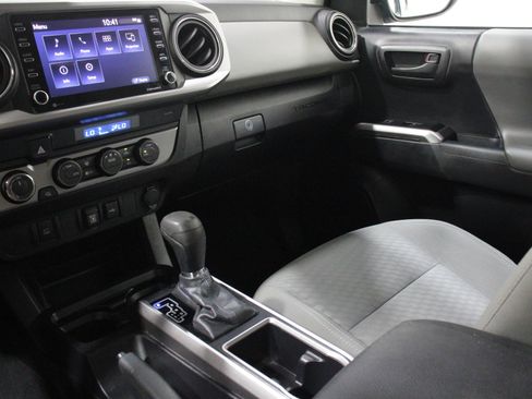 Used 2021 Toyota Tacoma SR5 AWD/4WD image 19