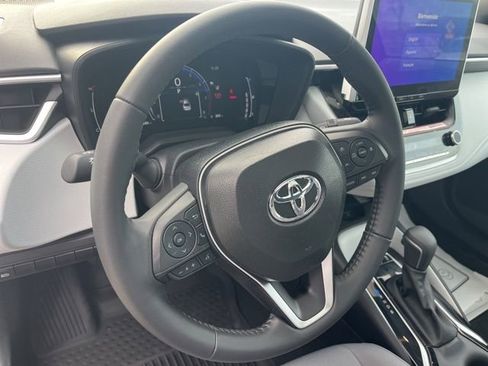 Used 2025 Toyota Corolla SE image 14