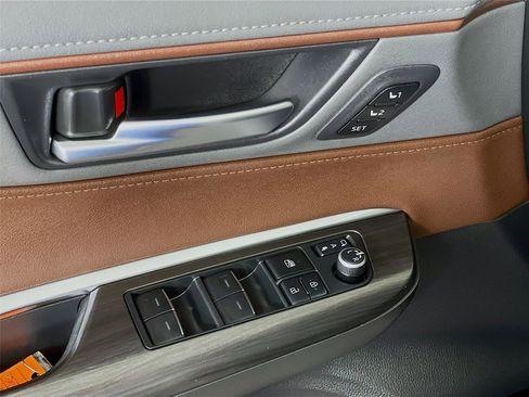 Used 2021 Toyota Venza Limited w/ Advanced Technology Package image 21