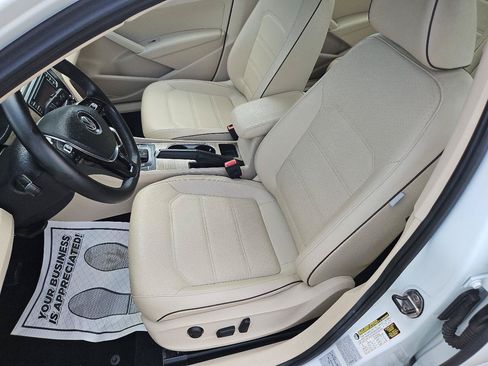 Used 2017 Volkswagen Passat 1.8T SE FWD image 13