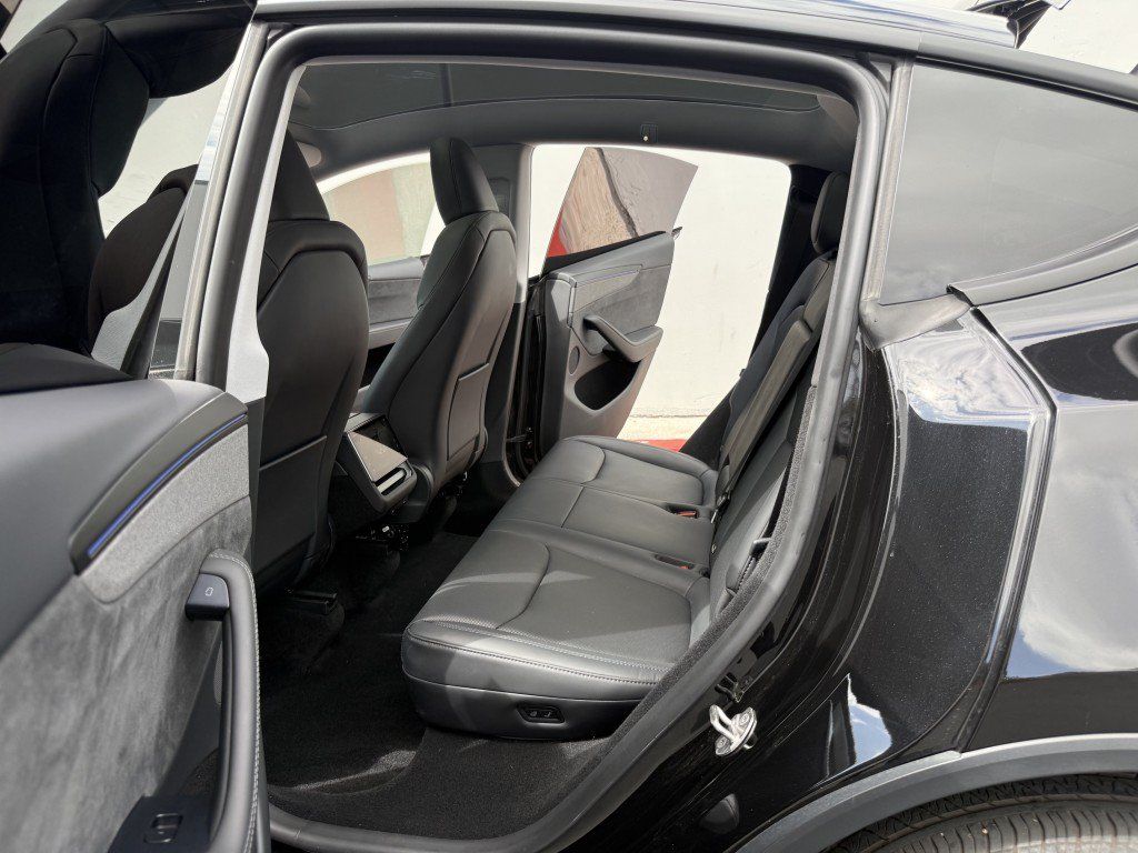 Used 2026 Tesla Model Y Long Range AWD/4WD image 15