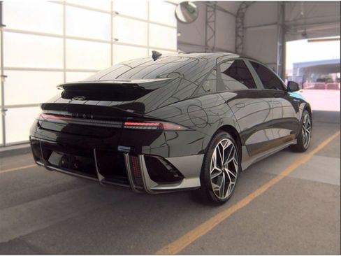 Used 2024 Hyundai Ioniq 6 SEL AWD/4WD image 2