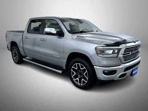 Used 2023 RAM 1500 Laramie AWD/4WD image 3