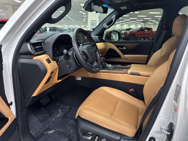 Used 2025 Lexus LX 600 4WD w/ Appearance Package image 9