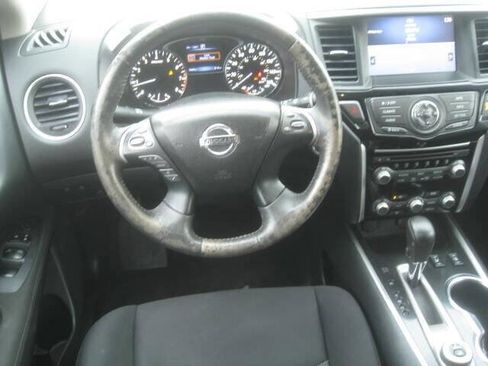 Used 2017 Nissan Pathfinder SV w/ SV Cold Weather Package image 15