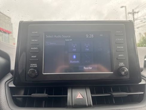 Used 2019 Toyota RAV4 LE w/ Carpet Mat Package AWD/4WD image 21
