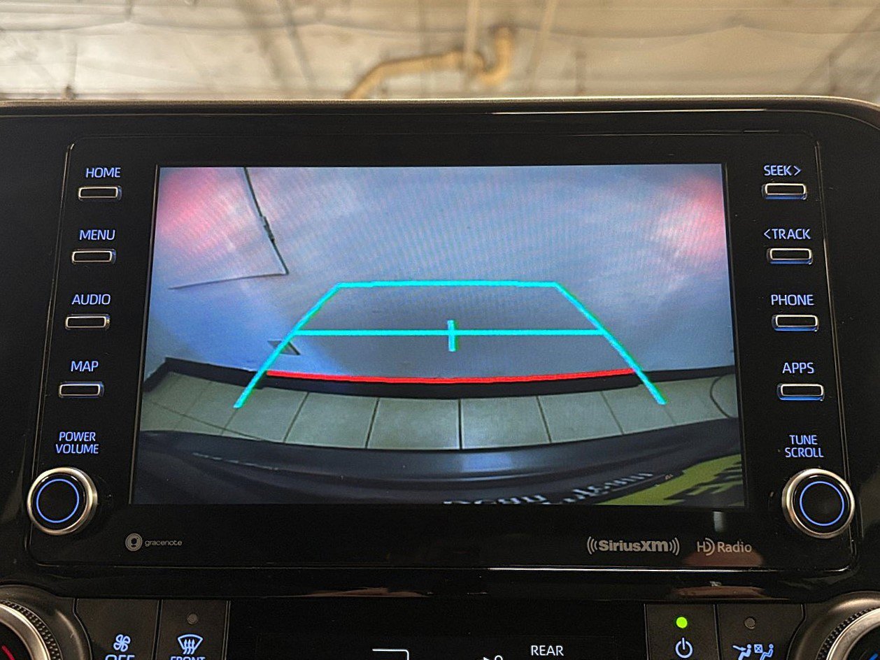 Used 2021 Toyota Highlander XLE FWD image 24