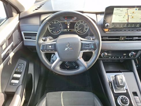 Used 2024 Mitsubishi Outlander SE FWD image 11