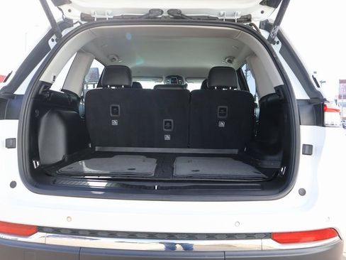 Used 2023 Jeep Grand Cherokee Limited image 21