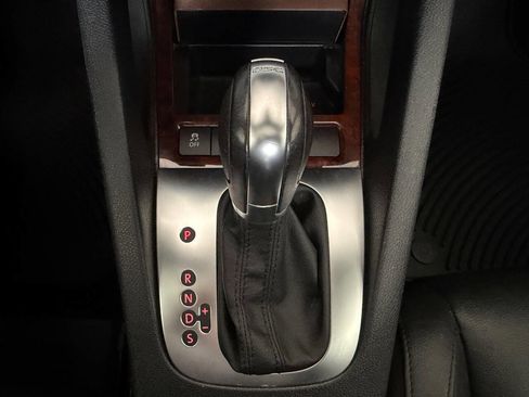 Used 2012 Volkswagen Eos Lux FWD image 24