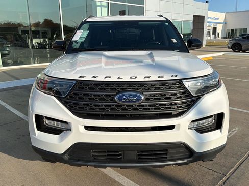 Used 2022 Ford Explorer XLT w/ Equipment Group 202A RWD image 3