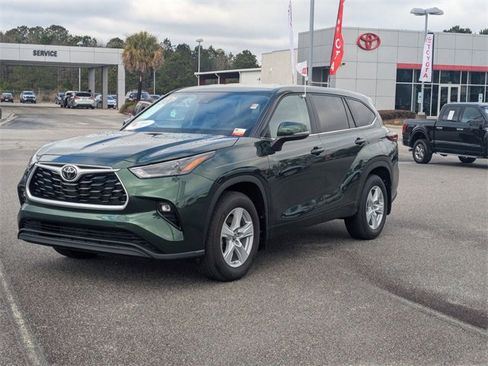 Certified 2024 Toyota Highlander LE image 7