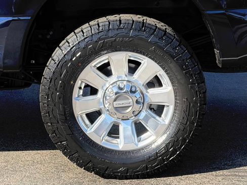 Certified 2022 Ford F350 Platinum w/ FX4 Off-Road Package AWD/4WD image 11