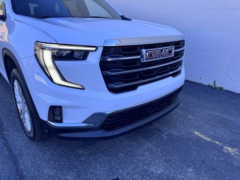 Used 2024 GMC Acadia Elevation image 10