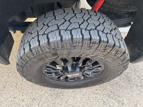 Used 2024 GMC Sierra 2500 AT4 w/ AT4 Premium Plus Package image 4