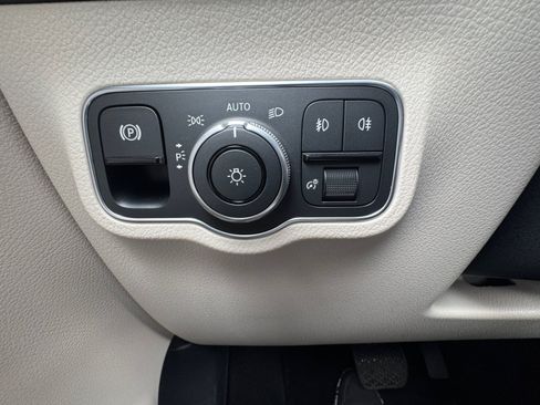 Used 2026 Mercedes-Benz GLB 250 4MATIC image 28