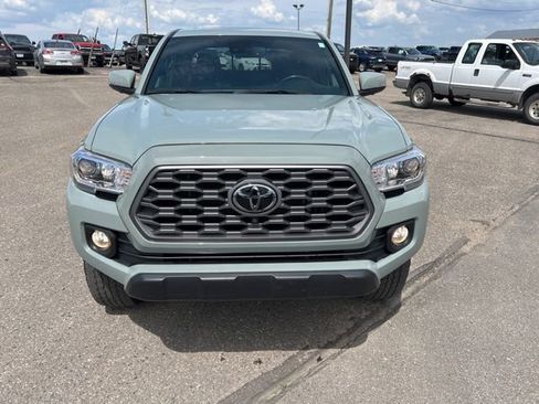 Used 2022 Toyota Tacoma TRD Off-Road w/ TRD Premium Off Road Package AWD/4WD image 2