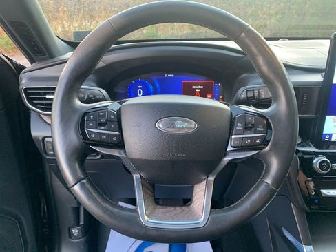 Used 2022 Ford Explorer Platinum w/ Equipment Group 601A AWD/4WD image 29