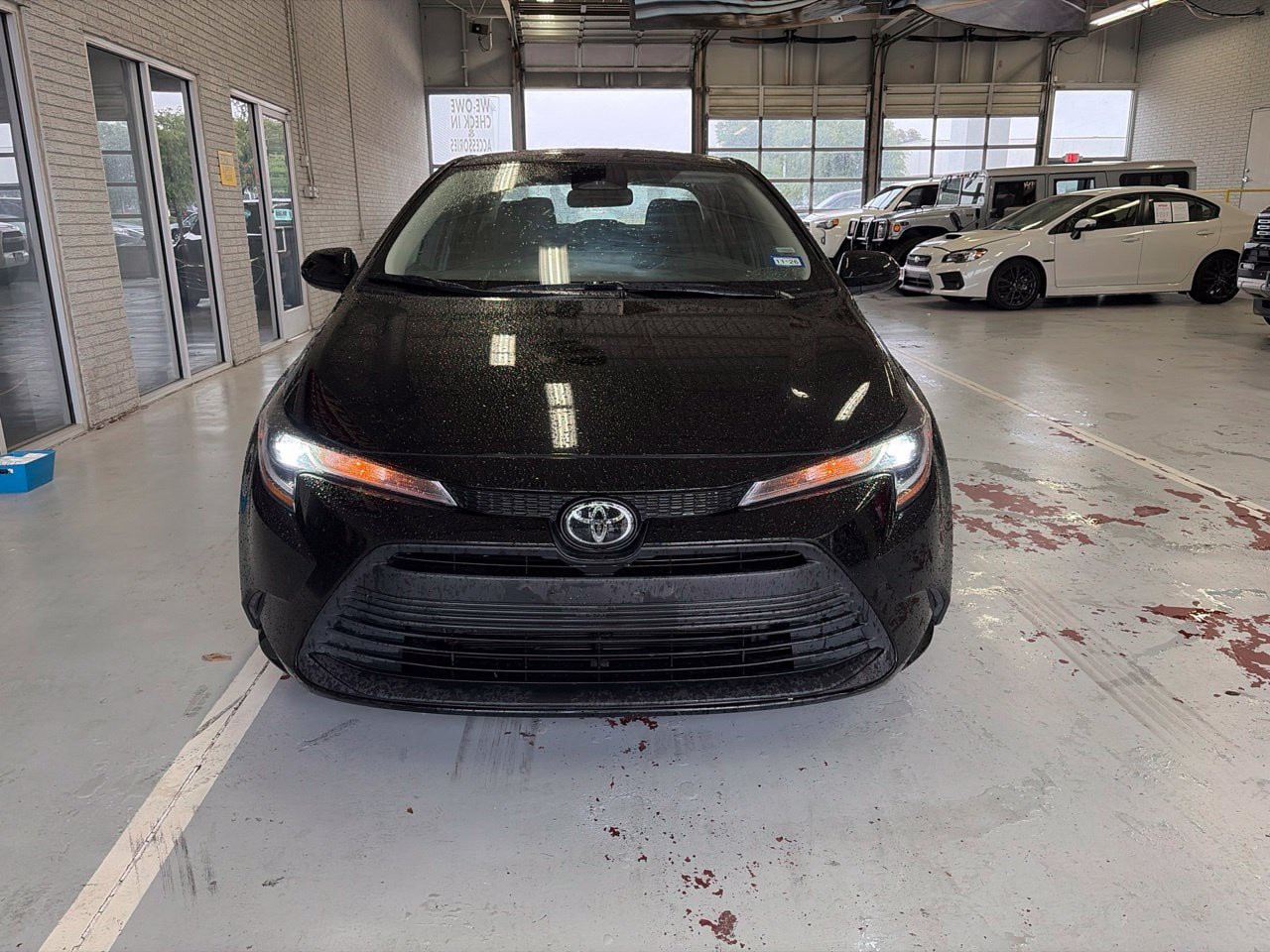 Used 2025 Toyota Corolla LE FWD image 2