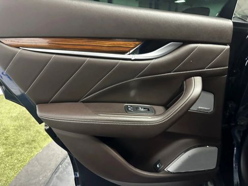 Used 2019 Maserati Levante GranLusso image 17